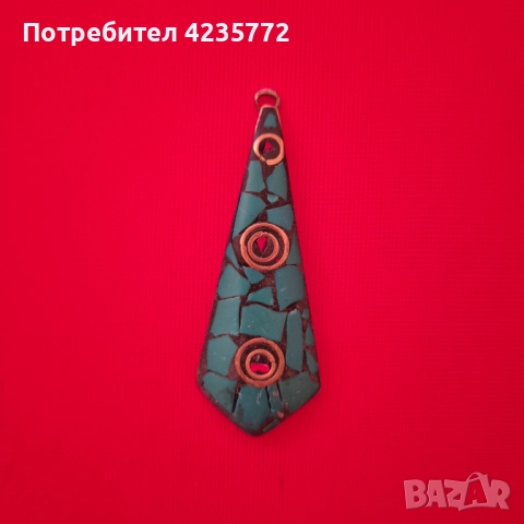 Позлатен винтидж медальон от Непал с минерални камъни. 