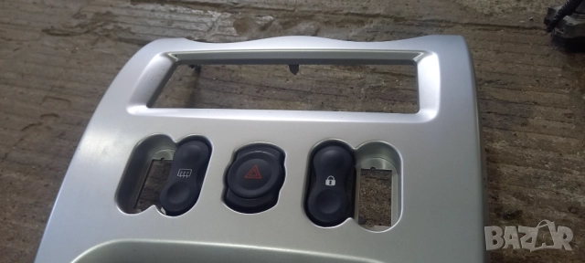 Централна конзола за Dacia Sandero, снимка 2 - Части - 51585928