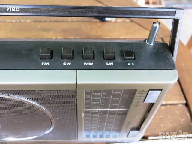 Ретро радио Grundig Music Boy 160, снимка 4 - Радиокасетофони, транзистори - 47332553