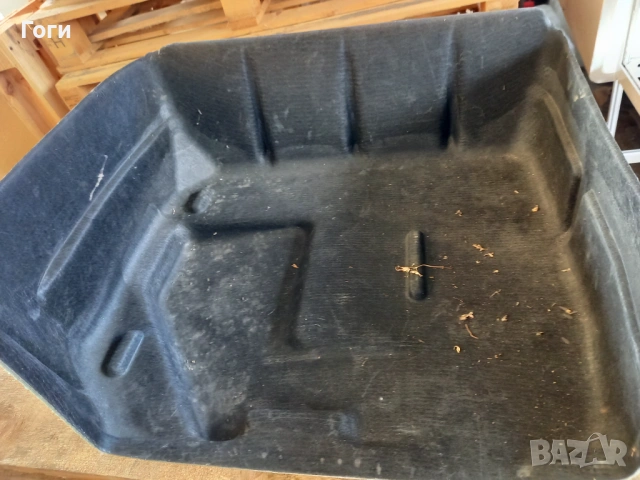 Кора вътрешна  за резервна гума на мерцедес C класа седан 2008