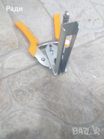 Клещи за скоби