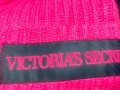 Оригинална шапка или шал Victoria’s Secret Pom Pom , снимка 10