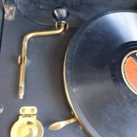 Стар американски грамофон с манивела Concert deLuxe, снимка 14 - Антикварни и старинни предмети - 40057876
