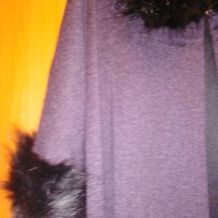 Елегантна пелерина в черен цвят и обточена с пухче от еко косъм, снимка 3 - Жилетки - 28533315