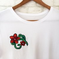 Тениска с емблема цвете , снимка 1 - Тениски - 43382996