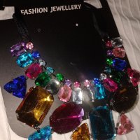 Огърлица с цветни кристали, снимка 2 - Колиета, медальони, синджири - 43990301