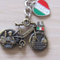 Метален ключодържател-мотопед от Италия, снимка 2 - Колекции - 40124995