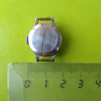 Стар дамски часовник Чайка, снимка 3 - Антикварни и старинни предмети - 37131958