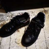 Обувки Guess, снимка 1 - Дамски ежедневни обувки - 38303016