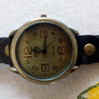 Работещ часовник ,без заележки ,кожена каишка ,ретро визия,купуван от Трявна, снимка 1 - Дамски - 37238407