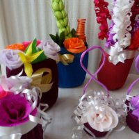 Налични вазички с цветя, снимка 9 - Изкуствени цветя - 27755271