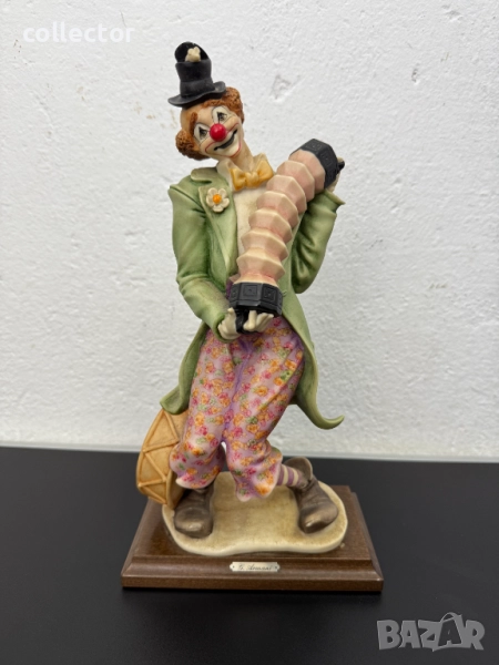 Статуетка на клоун Джузепе Армани с акордеон. №7413, снимка 1