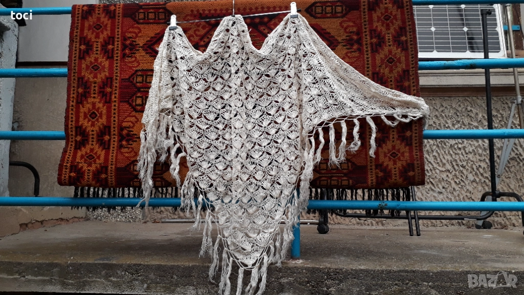 Красив ръчно плетен дамски шал, снимка 1
