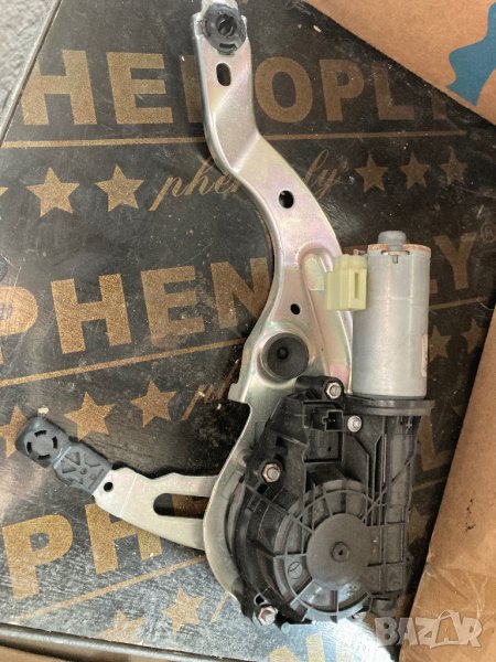 Моторче със стоика за електрически багажник на мерцедес w205 c class и други, снимка 1