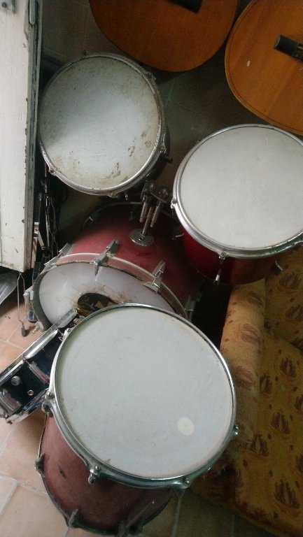 Продавам комплект барабани Тактон - червени в Ударни инструменти в гр.  Варна - ID37396103 — Bazar.bg
