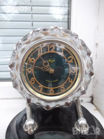 Часовник "Majak" настолен в стъклен корпус съветски работещ, снимка 2 - Други ценни предмети - 43157710