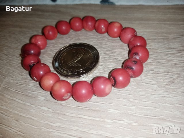 Червен корал стара гривна ластик, снимка 2 - Гривни - 43231944