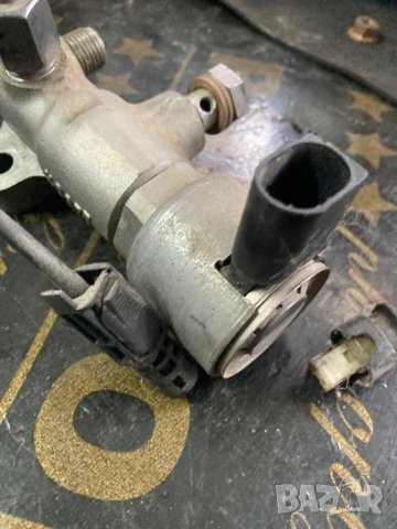 A6510700495 горивна рейка с клапан за 651 мотор 2.2 дизел