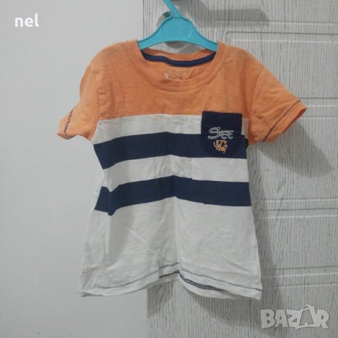 Бяла тениска с оранжево и синьо размер 98