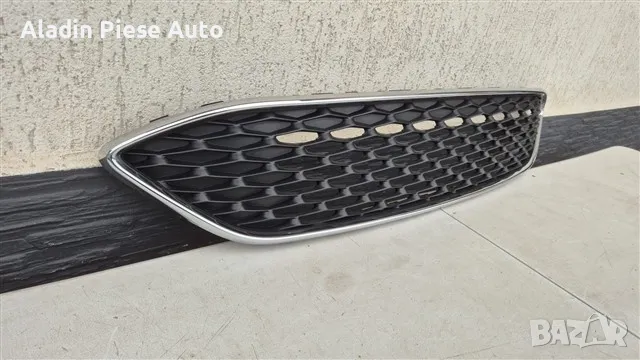Централна решетка Ford Focus 3 Facelift година 2015 2016 2017 2018 код F1EB8200A, F1EB-8200-a, снимка 3 - Аксесоари и консумативи - 48779967