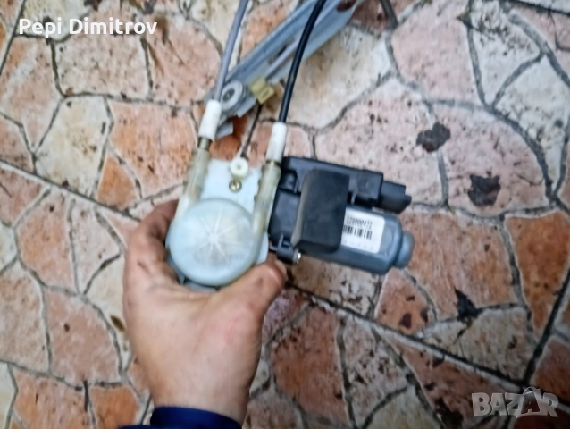 Моторче за повдигане на стъклоповдигач, десен преден 128000472 Renault Megane 2, снимка 5 - Части - 53029060
