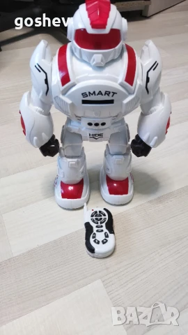 Радиоуправляем робот изстрелаващ дискове Iron soldier