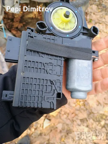 Моторче предно ляво стъкло Citroën C4 Picasso 9682495880 