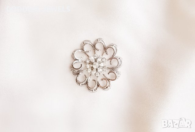 Брошка Silver Flower с кристали 652, снимка 1 - Други - 38910572