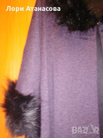 Елегантна пелерина в черен цвят и обточена с пухче от еко косъм, снимка 3 - Жилетки - 28533315