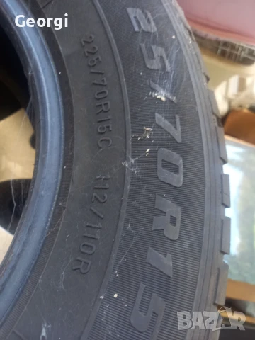 Гума еденичка за Бус 225/70/15 много запазена , снимка 2 - Гуми и джанти - 50578428