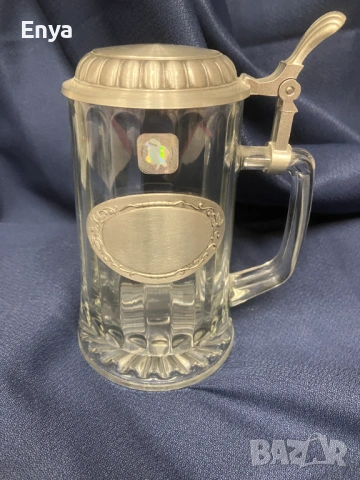 Фасетирана стъклена халба с капак и място за гравиране