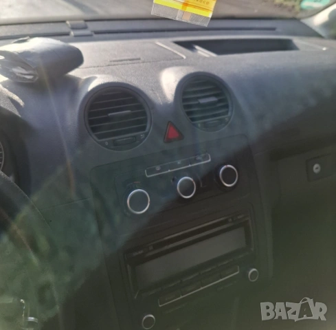 Продавам безупречен VW Caddy 1.6 TDI 2011 г., снимка 9 - Автомобили и джипове - 51850133