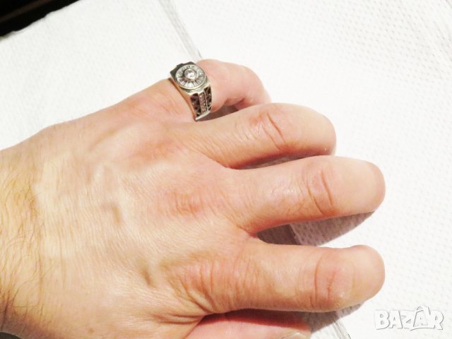 Стар красив мъжки сребърен пръстен с Централно разположен циркон и множество инкрустирани циркон, снимка 5 - Пръстени - 32351360