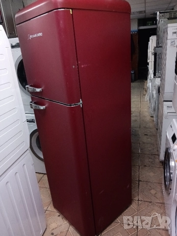 Хладилник с камера ретро дизайн цвят бордо с две години гаранция!, снимка 2 - Хладилници - 52396512