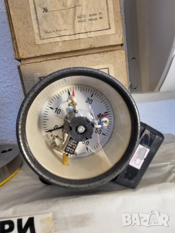 електро контактен манометър за налягане  Ф100  до 60 атмосфери TGL кл.1. Включва и изключва