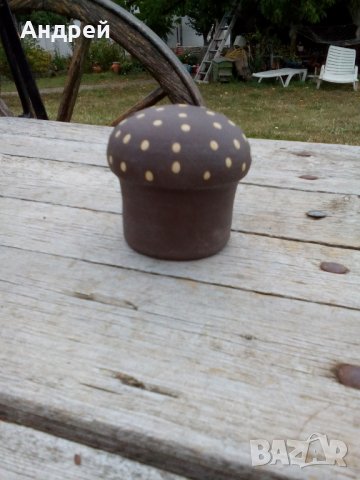 Стара керамична касичка