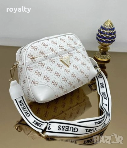 Guess Бяла Дамска Кожена Чанта 