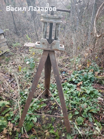 Тръбно менгеме със стойка 