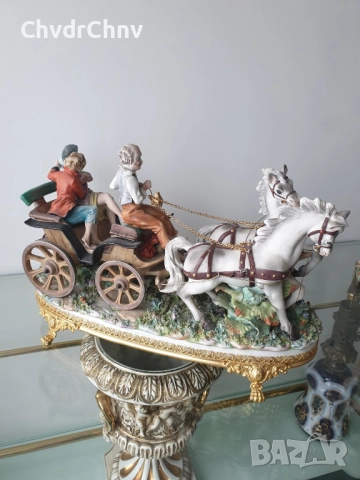 Capodimonte скулптура 45см/Каподимонте стара голяма порцеланова фигура-композиция/карета-любовници, снимка 2 - Статуетки - 52571683