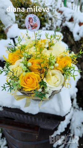 Кашпа с рози от пластичен сапун!!, снимка 8 - Декорация за дома - 53324601