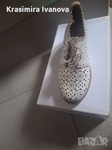 нови обувки Мегияс естествена кожа с перфорация