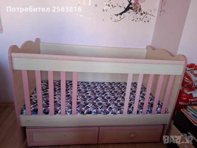 Голямо детско легло/кошара/ на три нива с люлеещ механизъм и матрак