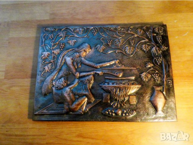 медно пано, медна картина   Силата на майчината любов, еротика - Майка готви за детето си  18+