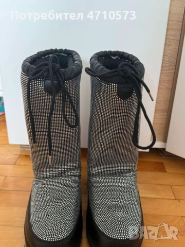 LOVE MOSCHINO № 37/38  Дамски апрески с декоративни камъни и лого , снимка 5 - Дамски апрески - 53173704