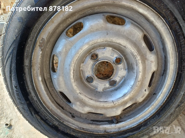 Продавам 4бр. летни гуми NEXEN със стоманени джанти 14 за Голф 3