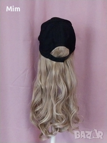60 см Перука леко къдрева, руса с черна шапка в , снимка 2 - Аксесоари за коса - 52821303