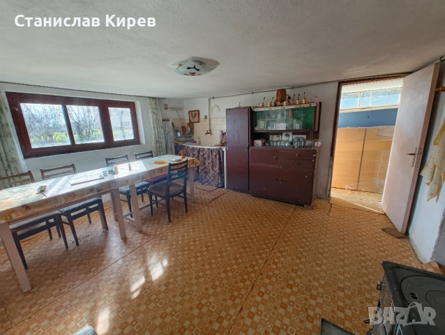 Продаваме имот с къща - с. Богомилово, снимка 11 - Къщи - 53004646