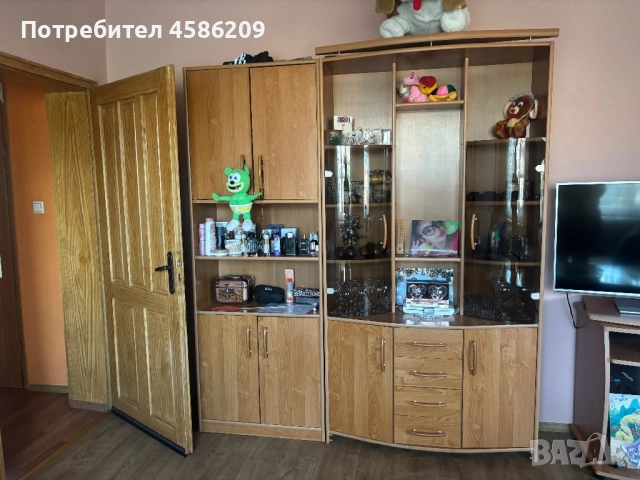 Продавам секция с две отделни стъклена крила, снимка 1