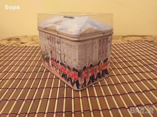 Метална кутия касичка от бонбони CHURCHILL'S BUCKINGHAM PALACE , снимка 3 - Декорация за дома - 28059282