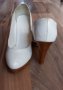 Бели лачени обувки на висок ток , снимка 2